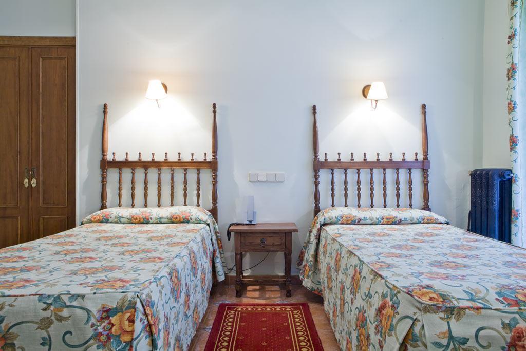 Hotel Rey Nino Авіла Екстер'єр фото